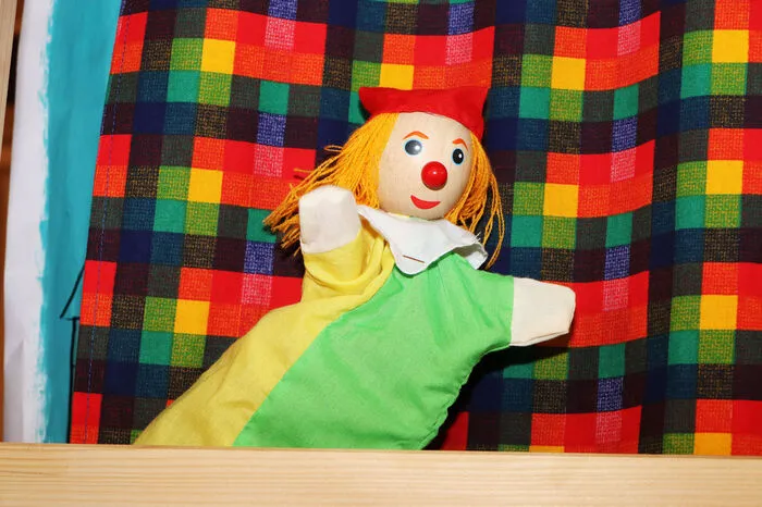 Es gab ein Kasperltheater mit dem Stück „Wer ist hier der Räuber“.