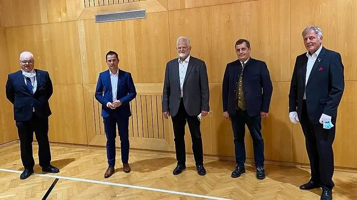 Bezirkshauptmann Klösch, 1. Vize Skubel, Pölz, Malle, Visotschnig (von links)