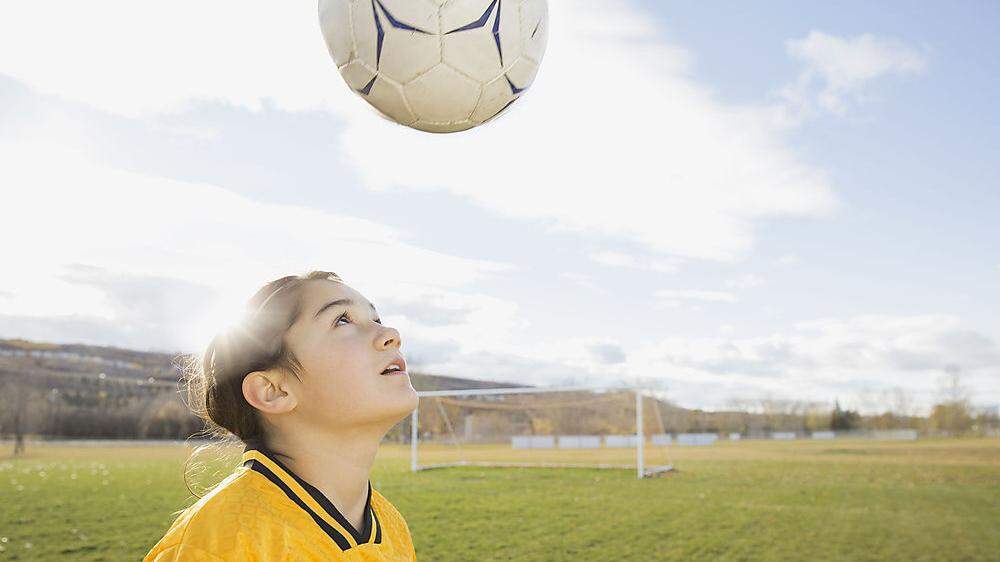 Fußball: Kopfbälle sind eine unterschätzte Gefahr