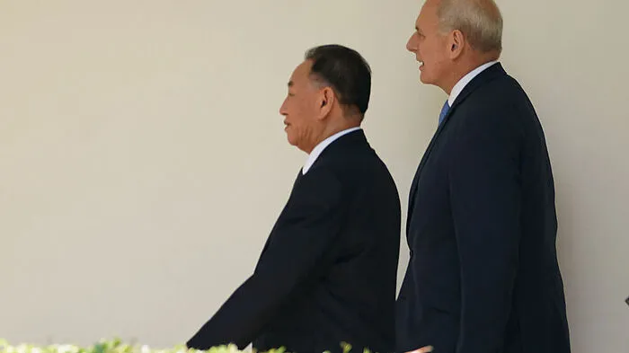 Persönlich am Auto abgeholt: Stabschef John Kelly, Kim Yong-chol