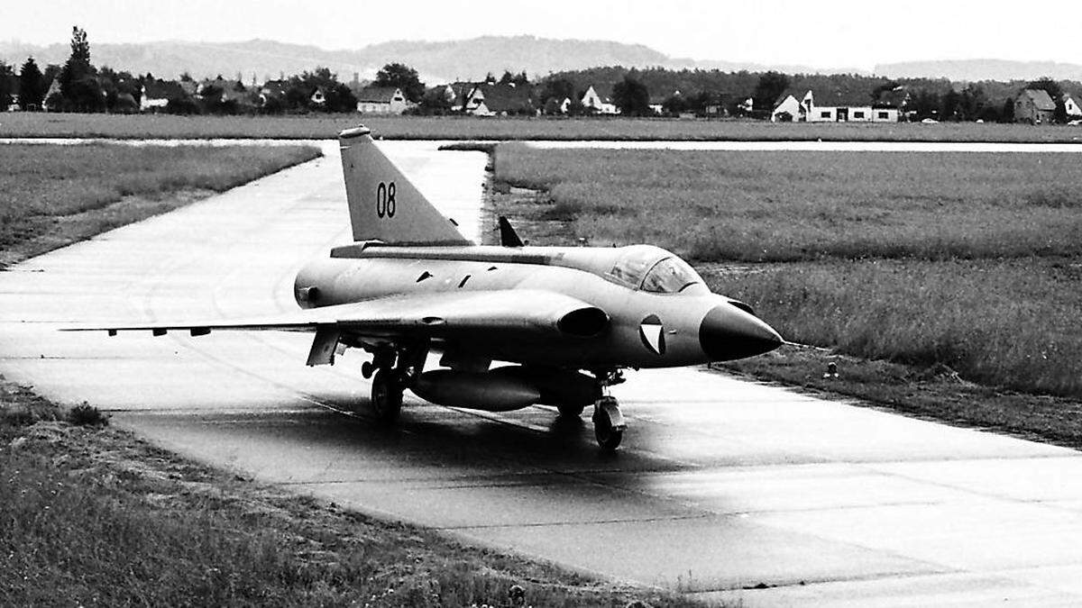 In einer &quot;Geheimoperation&quot; landete der erste von 6 Draken im Juni 1988 am Fliegerhorst Nittner