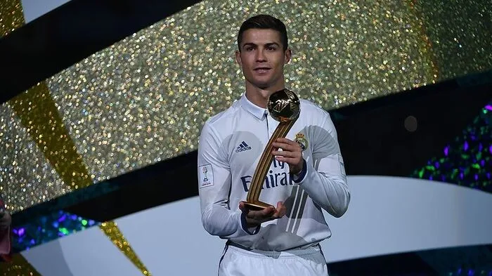 Die Nummer eins unter den Topverdienern im Sport ist Cristiano Ronaldo. Insgesamt nahm er 2016 rund 88 Millionen Dollar aus Gehalt und Werbeeinnahmen ein.
