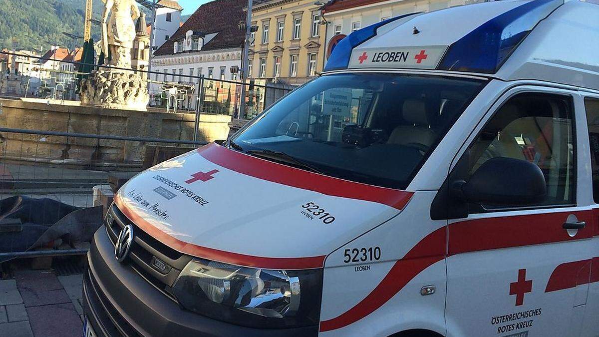 Der Verletzte wurde mit vom Roten Kreuz ins LKH Hochsteiermark, Standort Leoben, gebracht