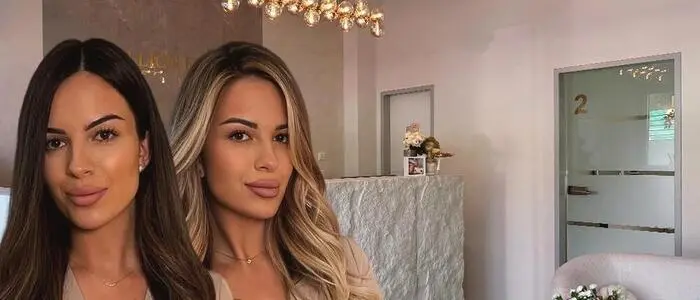 Zwei Damen in einem Kosmetik-Studio