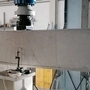 Bei einem Bauteil-Bruchversuch im Rahmen des SITAR-Projekts kommt ein Betonträger an seine Grenzen