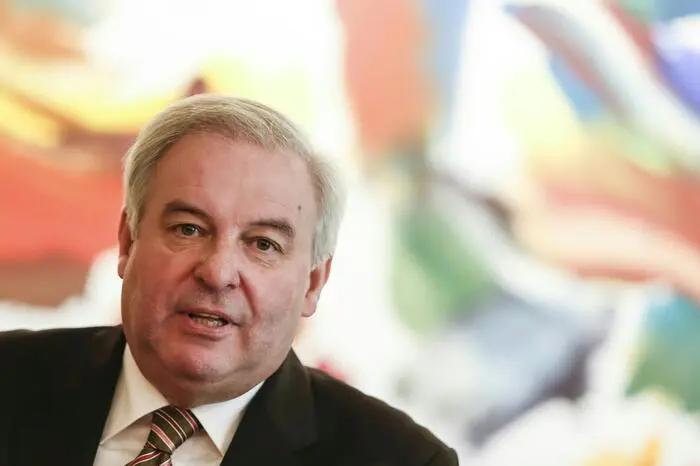 "Die Regierung hat ihren Ruf systematisch ruiniert." - Die steirische Außensicht ist da nicht so heiter, von Landeshauptmann Hermann Schützenhöfer (ÖVP).