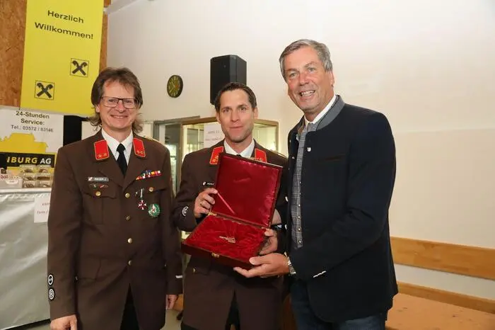  Besonders hervorgehoben wurden die Katastrophenhilfemedaille und die Florianiplakette in Bronze, die Bürgermeister Manfred Lenger verliehen wurde.