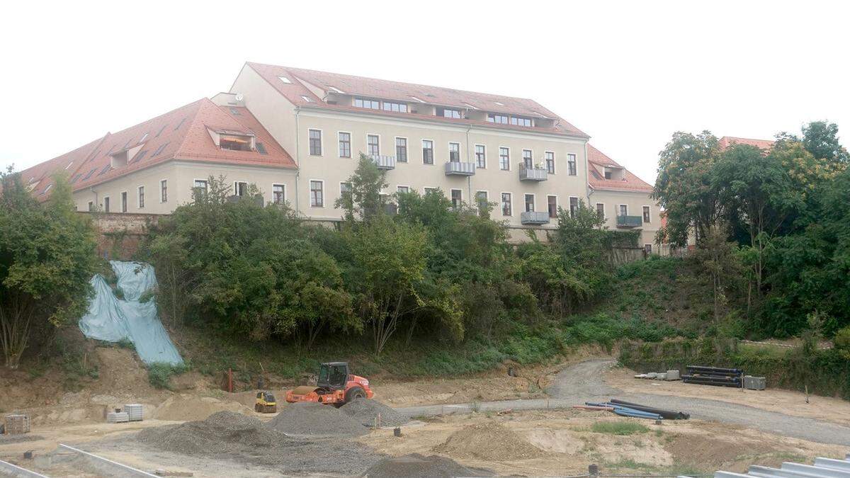 Die Bauarbeiten an der Parkfläche in der Feistritzgasse sind noch nicht abgeschlossen