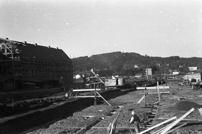 Der Kriegsausbruch verhinderte aber die Realisierung, übrig blieb letztlich nur der erste Bauabschnitt: