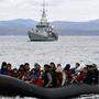 Frontex-Schiff und Flüchtlingsboot vor Lesbos: Kritik an der EU-Agentur reißt nicht ab