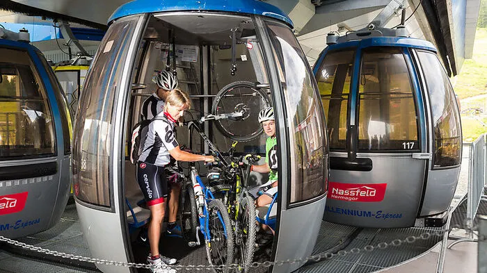 Der Millenium-Express bringt nicht nur Mountainbiker bequem auf den Berg.