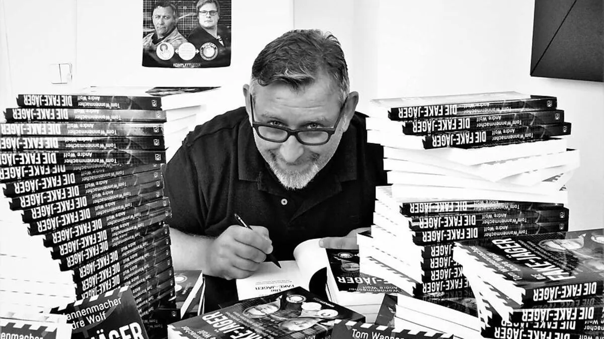 2016 ging Mimikama-Chef Tom Wannenmacher auch unter die Autoren