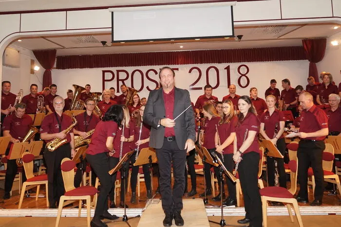 Die Musiker und Musikerinnen boten ihren Gästen ein schwungvolles und abwechslungsreiches Programm