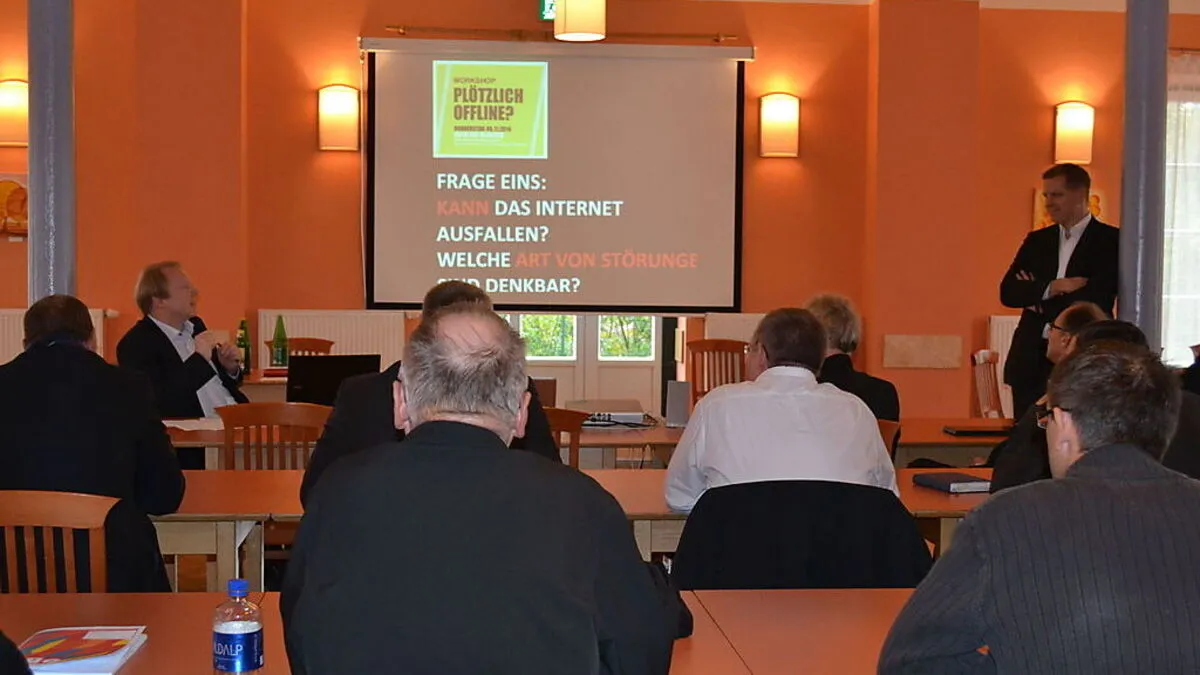 Harald Felgenhauer (vorne rechts) hat den Workshop „Plötzlich Offline?“ in Fürstenfeld organisiert