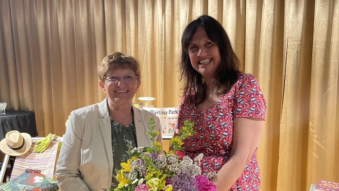 Martina Parker (r.) und die Birkfelder Kulturreferentin Hermine Sackl