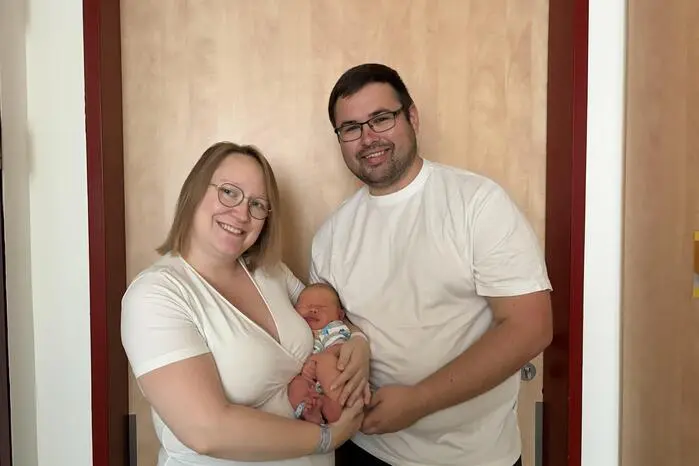 4290 Gramm und 52,5 Zentimeter. Der kleine Henry ist der große Stolz von Sandra Reischer und Matthias Tauchner. Der kleine Mann erblickte am 23. Juni das Licht der Welt. 