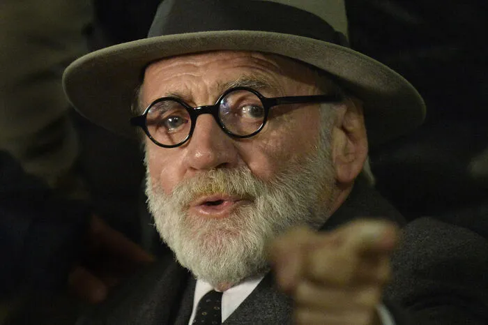 In "Der Trafikant" von Nikolas Leytner (2017) schlüpfte Ganz in die Rolle von Sigmund Freud.