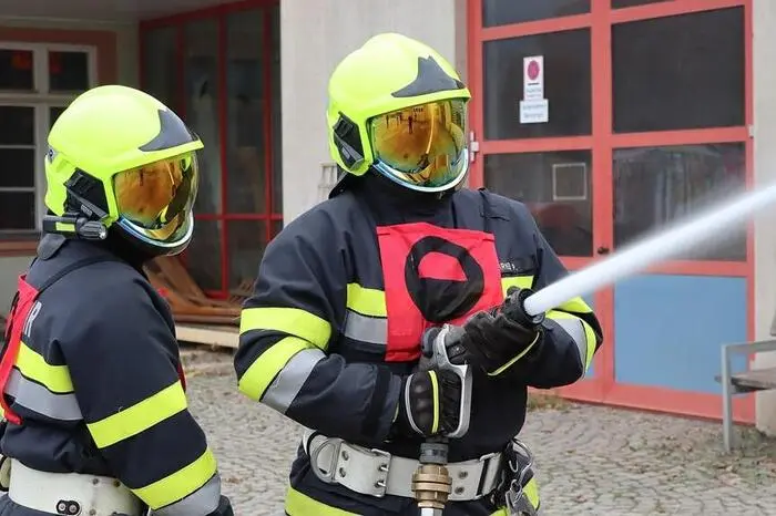 Der Hauptbewerter Karl Löscher konnte sich dabei mit seinem Bewerterteam Helmut Ofner, Lukas Ebner und Armin Saiger von den hervorragenden und fehlerfreien Leistungen der Kameraden und einer Kameradin überzeugen.