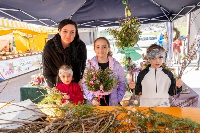 Wernberger Naschmarkt-Nicole von Pusteblume mit Charlotte, Nina u. Anton