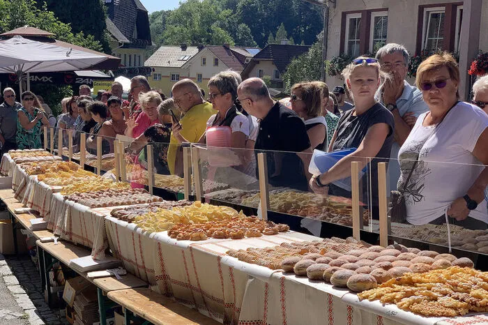 ...von Gästen und Krapfenliebhabern gestürmt.