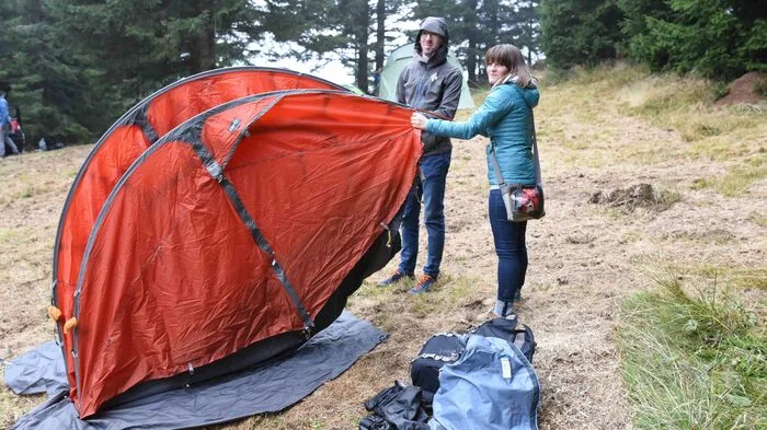 Trotz Regen und kalten Temperaturen nutzten die Musikfans die Möglichkeit, am Campingplatz zu zelten.
