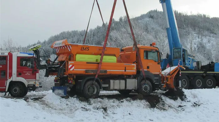 Um den Lkw zu Bergen, wurde die Feuerwehr Leoben-Stadt und Leoben-Göss alarmiert. Klicken Sie sich durch weiter Bilder!