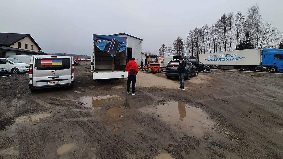 Ein von jungen Klagenfurtern organisierter Hilfskonvoi transportierte Spenden an die ukrainische Grenze