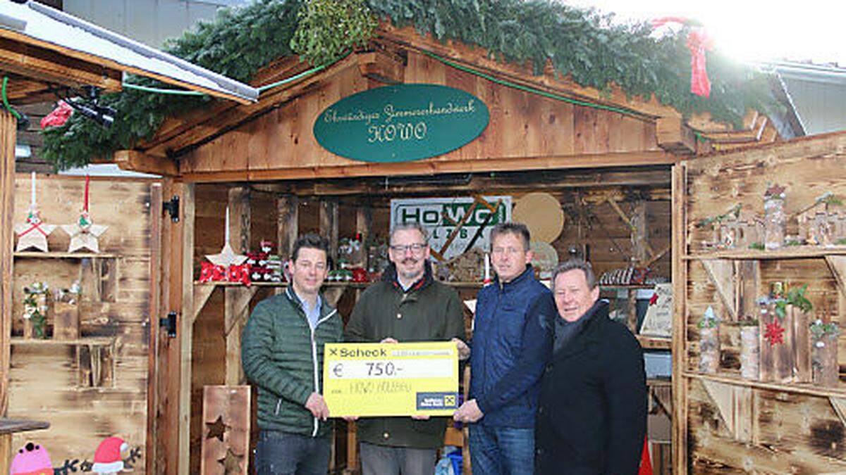 Dominik Wolf, Karl Hall, Gerald Hochörtler und Alfred Pech (v. l.) bei der Scheckübergabe