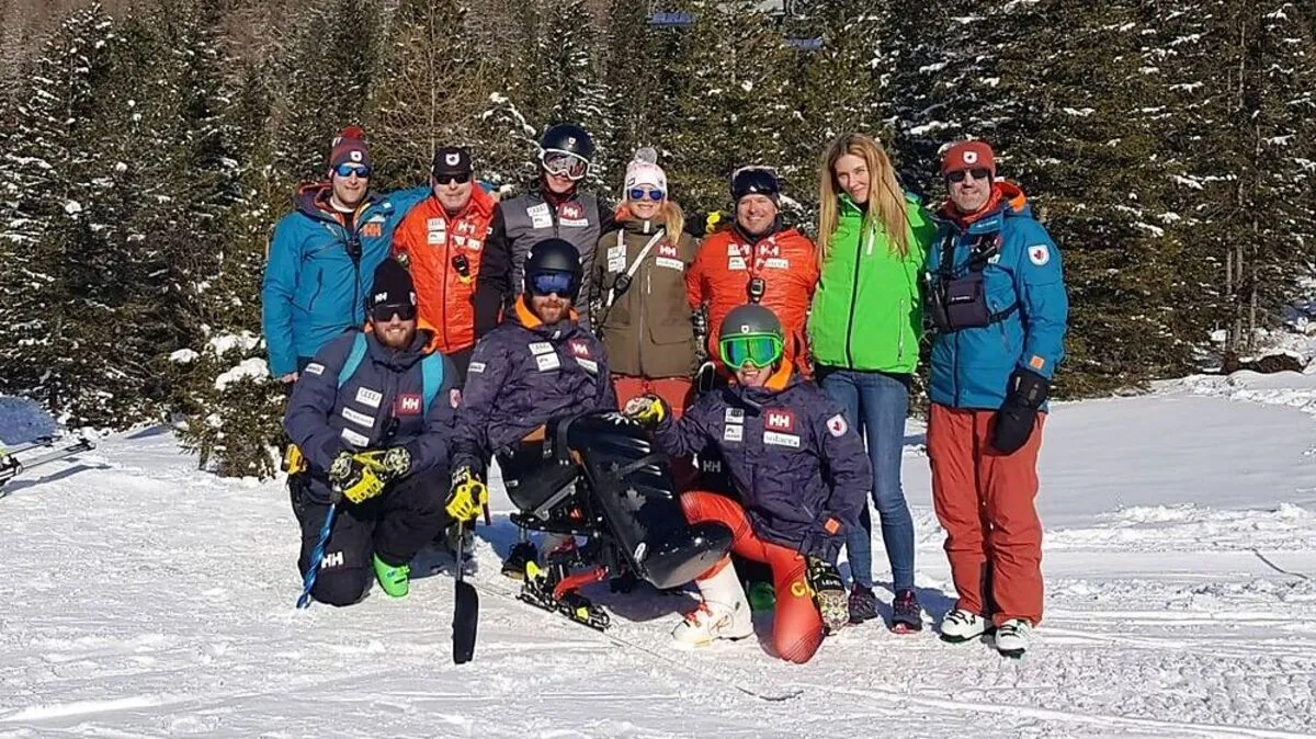Marleen Bart (Zweite von rechts) mit dem Para-Alpine-Skiteam: Jean-Sébastien Labrie, Will Marshall, Braydon Luscombe, Alexis Guimond, Kurt Oatway