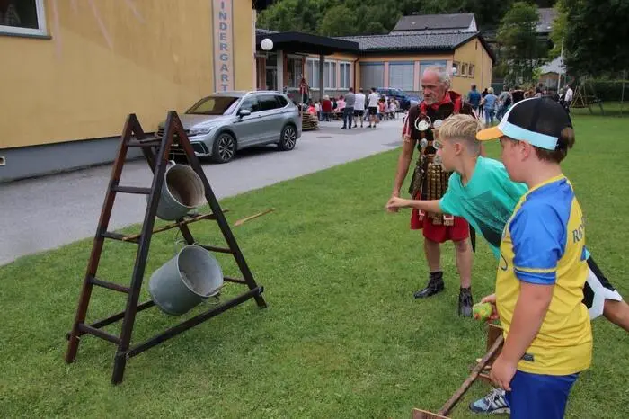 Vom Zaubertheater über Zielspritzen bis zum Ponyreiten reichte das Kinderprogramm, zum Beispiel Geschicklichkeits-Stationen wie hier zu sehen.