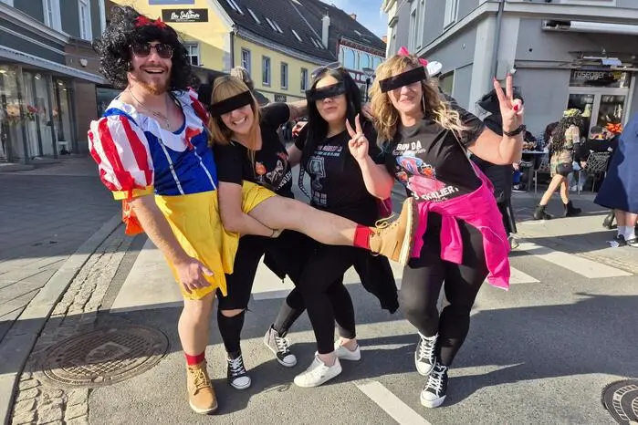 Rundherum waren lustige Kostüme zu sehen