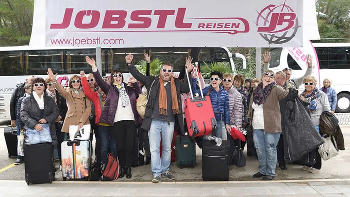 Zum 10-jährigen Jubliäum der Jahresabschluss-Überraschungsfahrt ging es heuer erstmalig für rund 600 Urlaubsgäste von der Steiermark aus in mehr als 12 Bussen in Richtung kroatische Küste.
