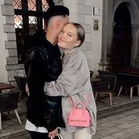 Das Foto sorgte im Oktober für Aufregung: Cheyenne Ochsenknecht posiert mit ihrem (anonymen) Freund in der Grazer Schmiedgasse