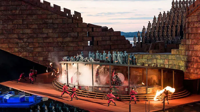 Szene aus "Turandot" in Bregenz am Bodensee