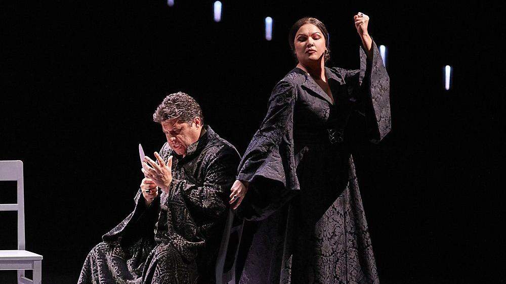 Anna Netrebko als Lady Macbeth (hier mit Luca Salsi) in der Wiener Staatsoper 2021.