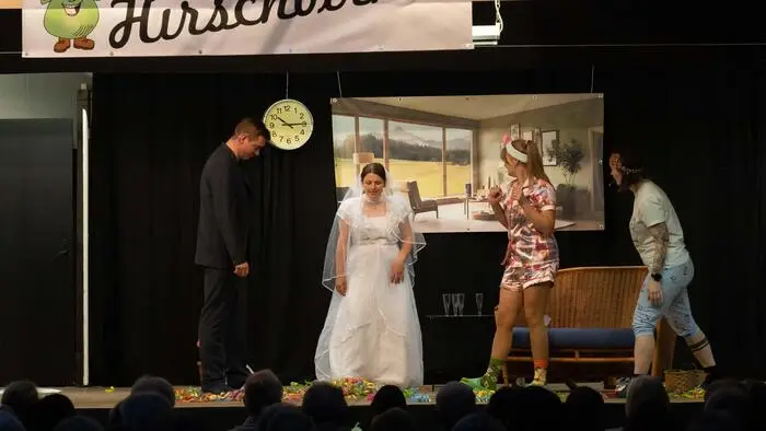 Mit einem abwechslungsreichen Programm aus neuen Sketchen, humorvollen Szenen und überraschenden Pointen sorgte die engagierte Theatergruppe für einen kurzweiligen Abend. 