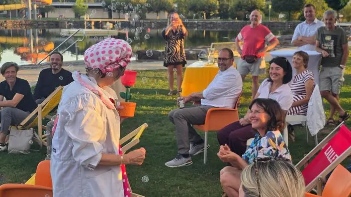 „Wenn Menschen aus unterschiedlichen Bereichen miteinander ins Gespräch kommen, entstehen oft genau jene Perspektiven und Verbindungen, die man nicht planen kann“, sagt Alice Mortsch über die ersten Teichgespräche in Sinabelkirchen.
