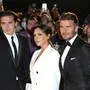 Brooklyn Beckham mit seinen Eltern Victoria und David Beckham bei einem öffentlichen Auftritt  | Ein Bild aus besseren Tagen: Brooklyn Beckham mit seinen Eltern David und Victoria