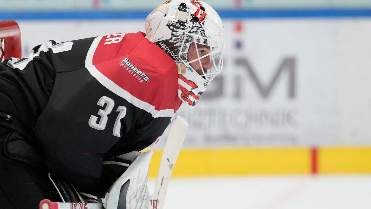 Pioneers-Goalie David Madlener freut sich, seinen alten Kumpels gegenüberzustehen