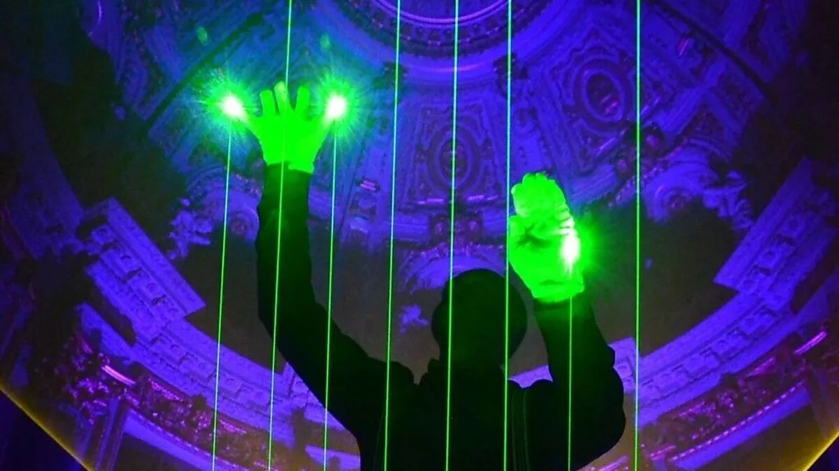 Konzert auf der Laserharfe bei der Langen Nacht der Forschung