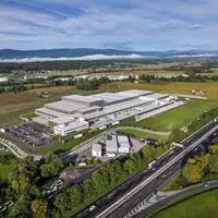 Das neue Logistikzentrum ist ungefähr so groß wie sechseinhalb Fußballfelder (47.757 Quadratmeter)