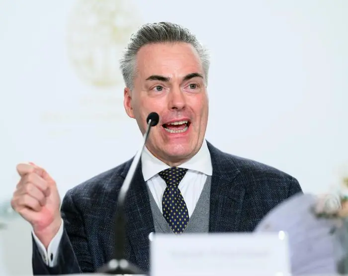 ABD0046_20241228 - WIEN - ÖSTERREICH: Philharmoniker-Vorstand Daniel Froschauer am Samstag, 28. Dezember 2024, im Rahmen einer Pressekonferenz der Wiener Philharmoniker anlässlich des Neujahrkonzertes 2025 in Wien. - FOTO: APA/MAX SLOVENCIK