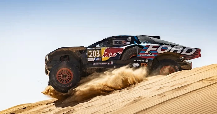„Mark Mustermann“ ist mit einem Ford Raptor unterwegs