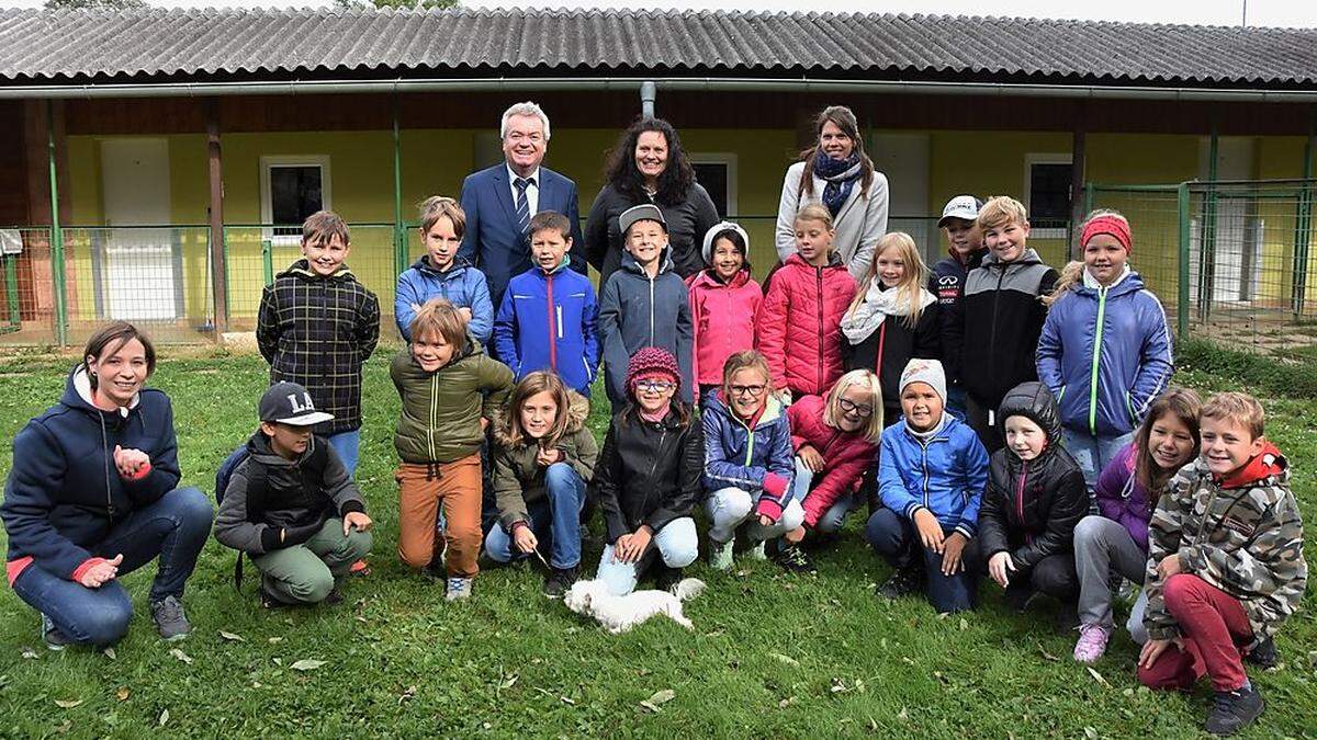 Die Schülerinnen und Schüler sind nun offizielle &quot;Tierschutzkumpel&quot;