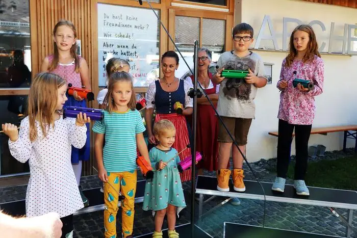 Auch die Kindergruppe hatten ihren großen Auftritt im Pfarrhof!