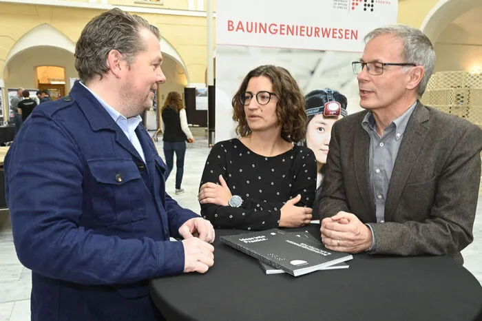 Die Studienbereichsleiter Daniel Bednarzek (Nachhaltiges Baumanagement), Elisabeth Leitner (Architektur) und Walter Schneider (Bauingenieurwesen)