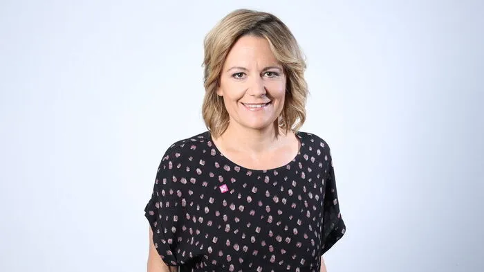 Mit Stefanie Groiss-Horowitz verlässt die Puls 4-Kapitänin das Boot des Privatsenders. Seit 2017 hatte die heute 44-Jährige den Sender geführt, nun kehrt sie als Programmdirektorin zum ORF zurück. Im ORF war sie unter anderem von 2003 bis 2006 Büroleiterin des damaligen Programmdirektors Reinhard Scolik. Als Senderchefin gelang unter anderem der Start des Newssenders Puls 24. Groiss-Horowitz wird damit zur Chefin ihrer Frau Nina Horowitz, die inzwischen für die erfolgreiche ORF-Produktion "Liebesg'schichten und Heiratssachen" verantwortlich zeichnet.