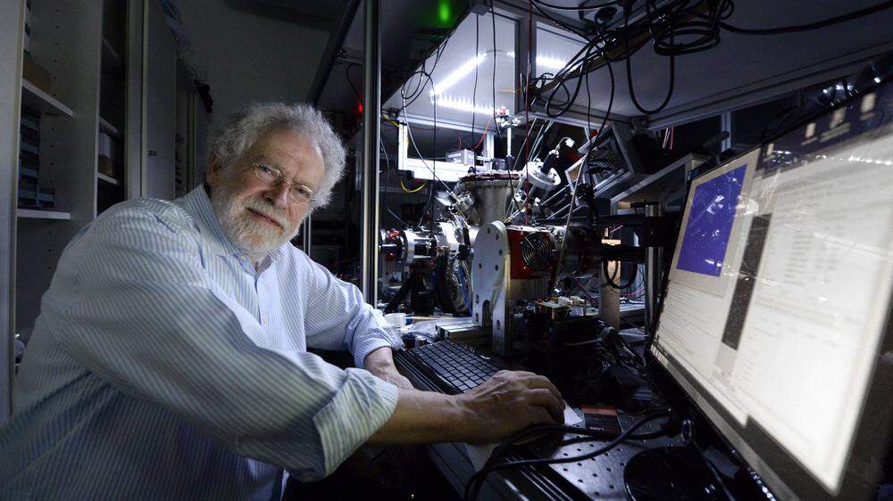 Anton Zeilinger wurde 1945 in Ried im Innkreis geboren. Der Quantenphysiker unterrichtet an der Universität Wien