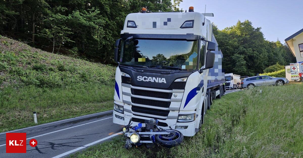 Motorrad-bei-Sturz-unter-Lkw-eingeklemmt-Lenker-schwer-verletzt