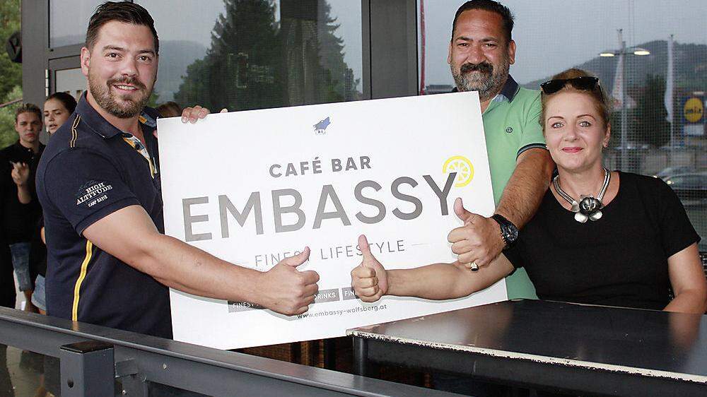 Manuel Wutscher, Harald Thomaser und Irmgard Maurer (von links) werden das „Embassy“ übernehmen